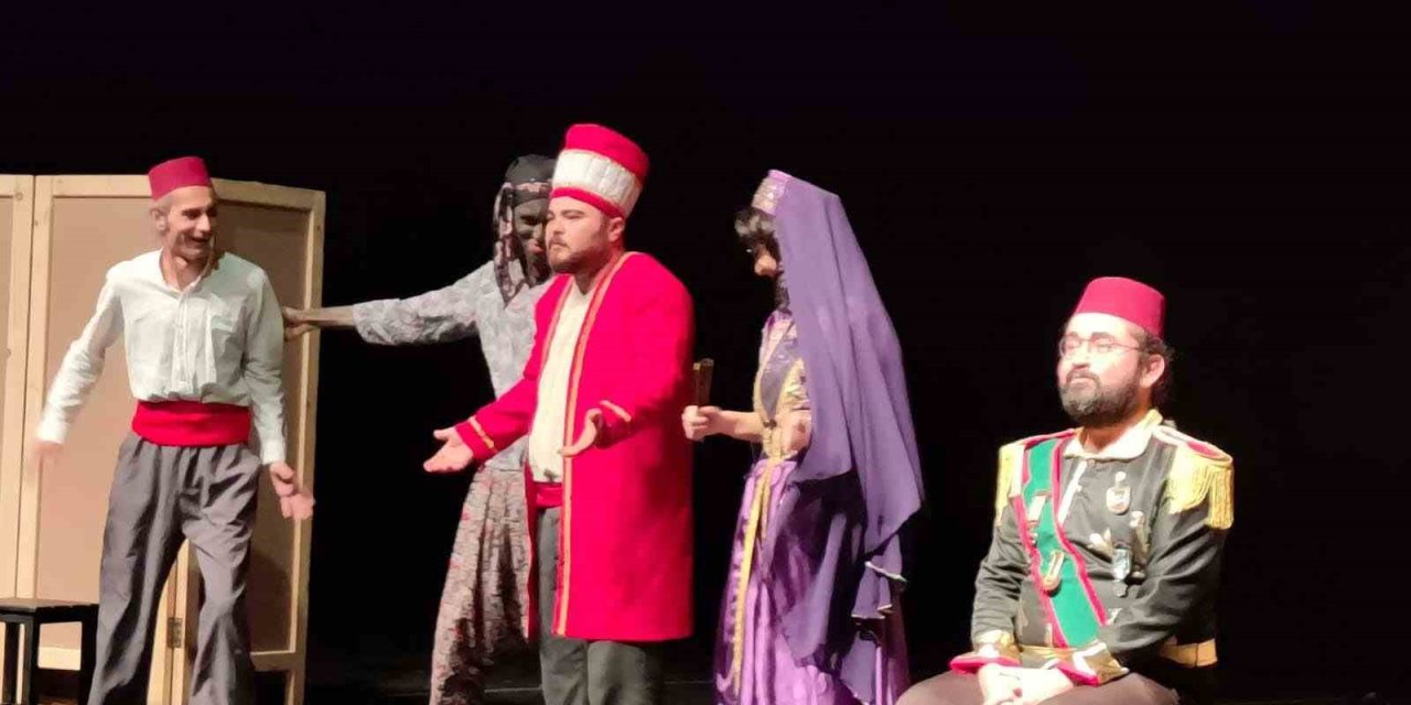 Efeler’de ’Hamdi’nin İşleri Orta Oyunu’ tiyatroseverlerle buluşacak