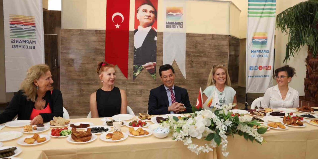 Başkan Ünlü Marmarisli kadınlarla kahvaltıda buluştu