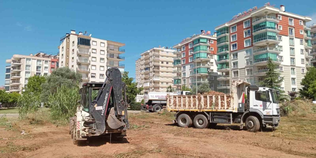 Efeler’in ekipleri yangın riskine karşı çalışmalarını sürdürüyor