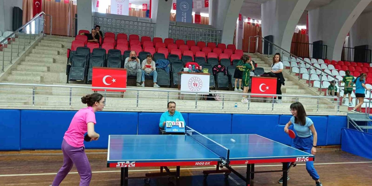 Nazillili özel sporcular madalyaları topladı
