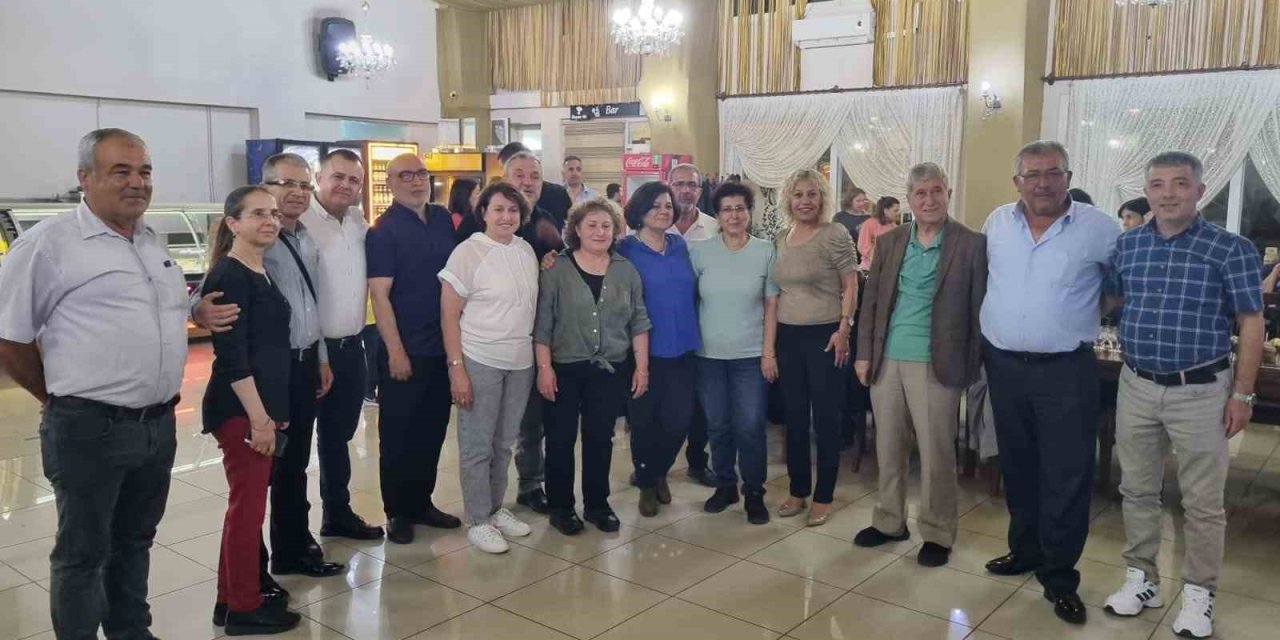 Nazilli’deki kurum çalışanlarından emekli meslektaşlarına veda yemeği