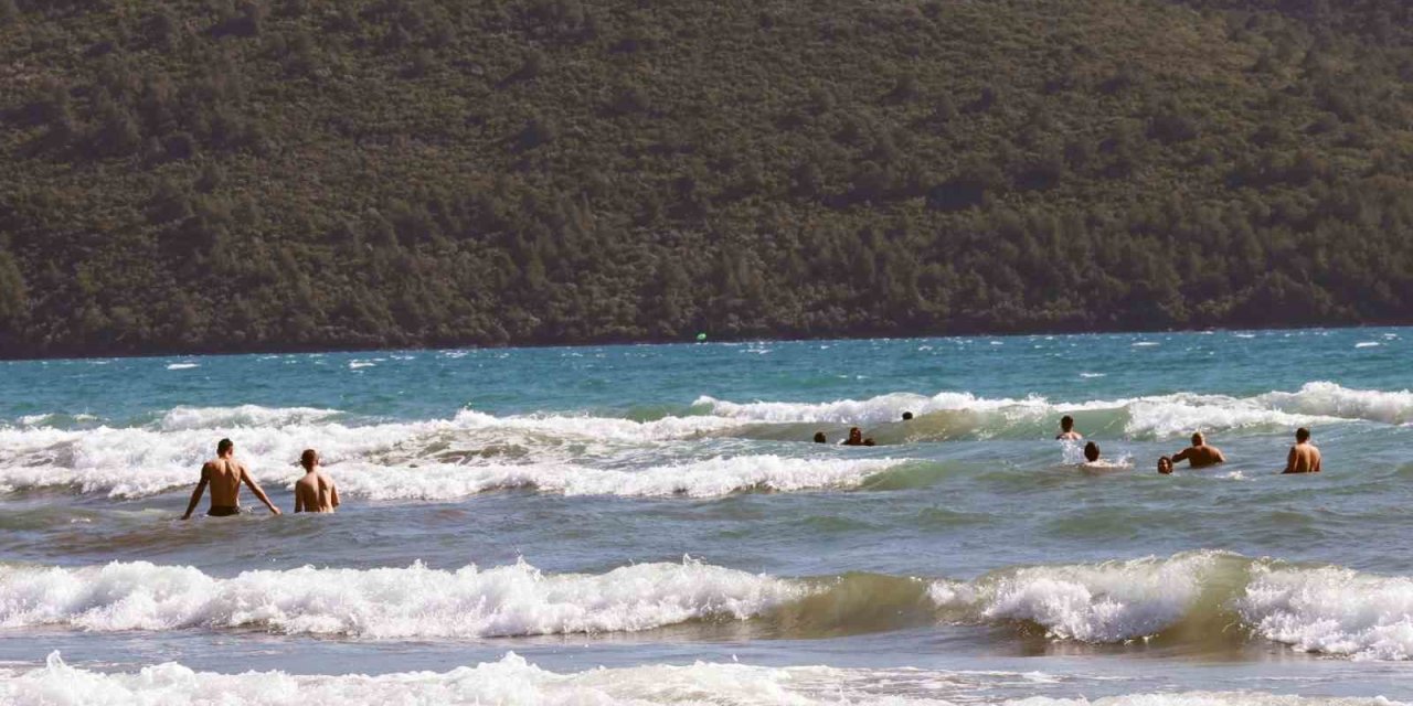 Azgın dalgalarda tehlikeli dans