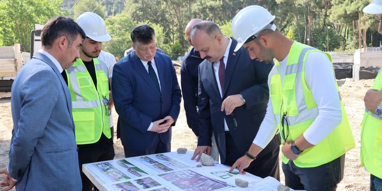 Vali Canbolat, yüzme havuzu inşaatını yerinde inceledi