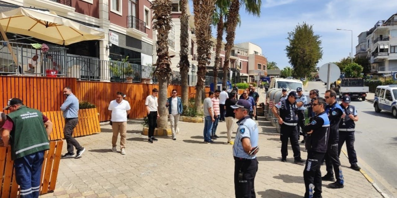 Kuşadası Belediyesi kamusal alan işgallerine müsaade etmiyor