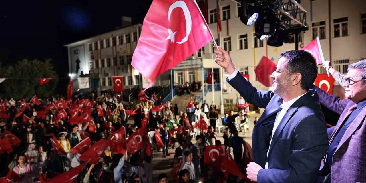 Başkan Çavuşoğlu vatandaşların coşkusuna ortak oldu