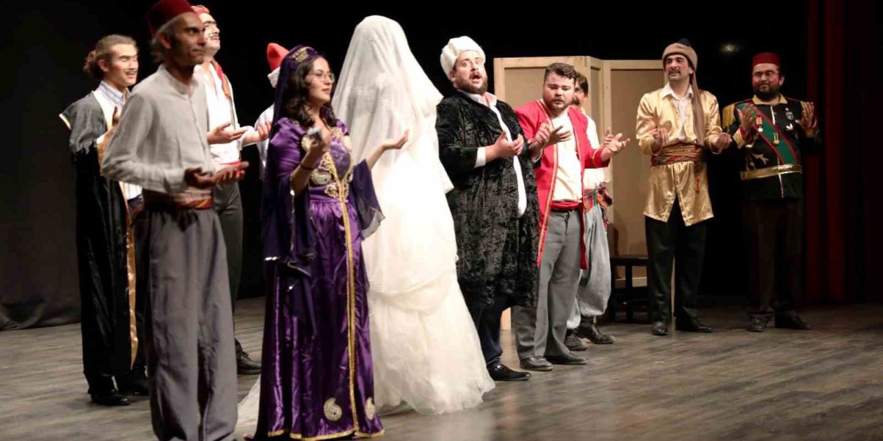 Hamdi’nin İşleri oyunu tiyatroseverler ile buluştu