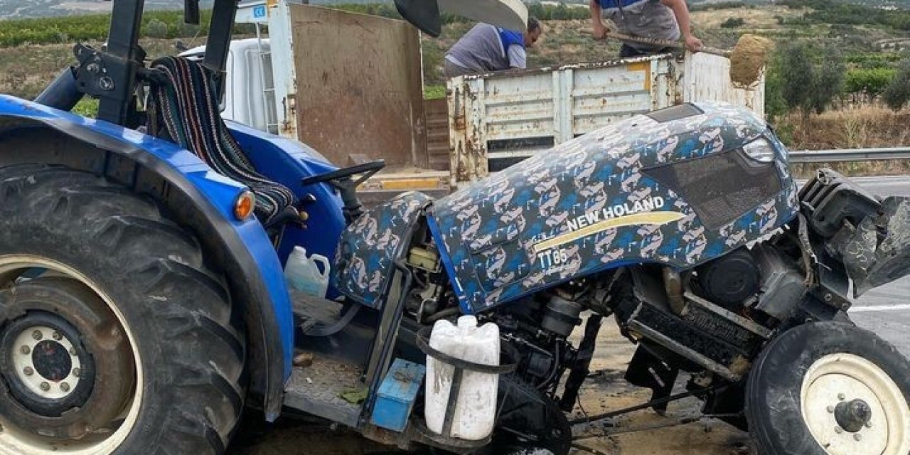 4 aracın karıştığı kazada traktör ortadan 2’ye bölündü