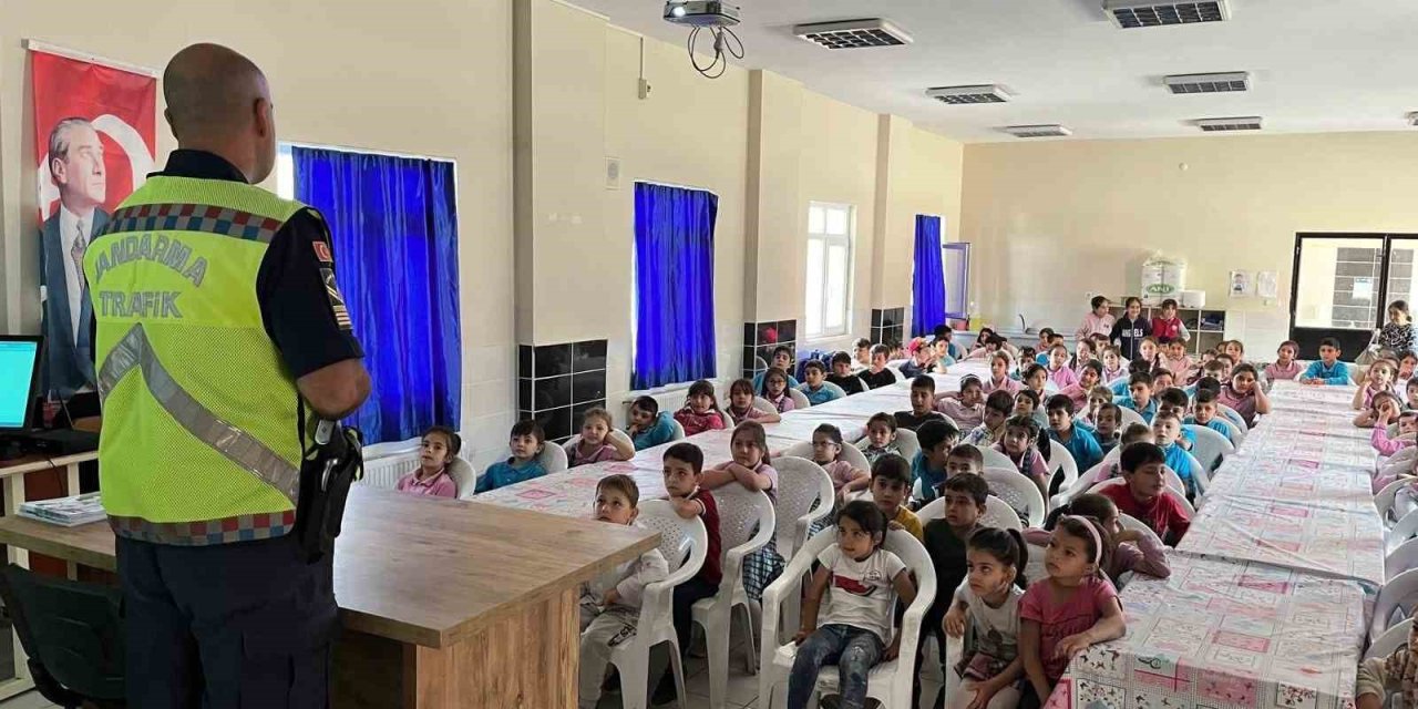 Bozdoğanlı minikler trafik kurallarını öğrendi