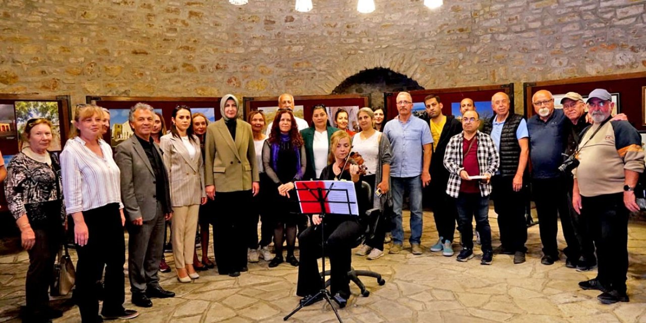 "Çeşme’nin Tarihi Yapıları" sergisi Çeşme Kalesi’nde açıldı