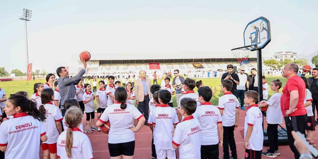Başkan Çavuşoğlu gençlerin bayram sevincine ortak oldu