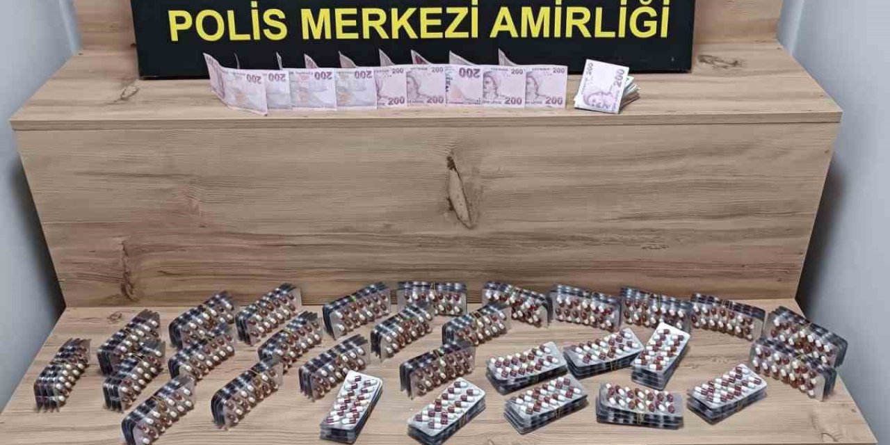 Binlerce sentetik hapla yakalanan zehir taciri tutuklandı