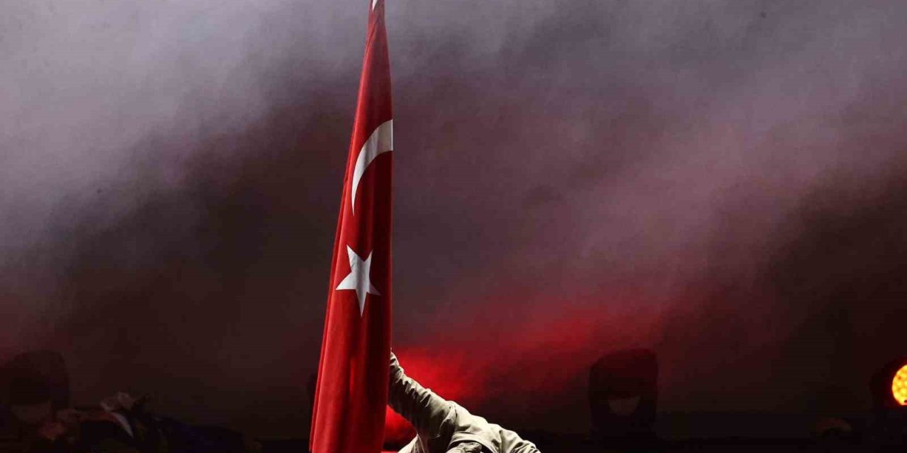 Denizli Büyükşehir Halk Oyunları Topluluğu  ‘Asrın Zaferi’ ile göz doldurdu