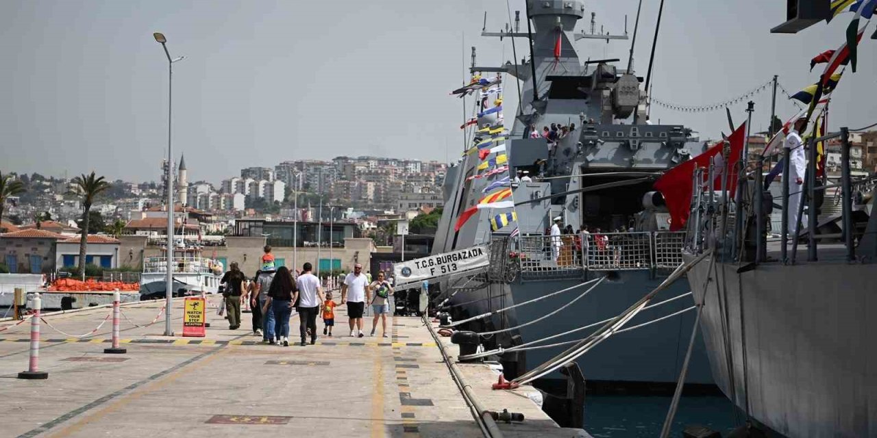Türk donanmasının gururu olan savaş gemileri ziyarete açıldı