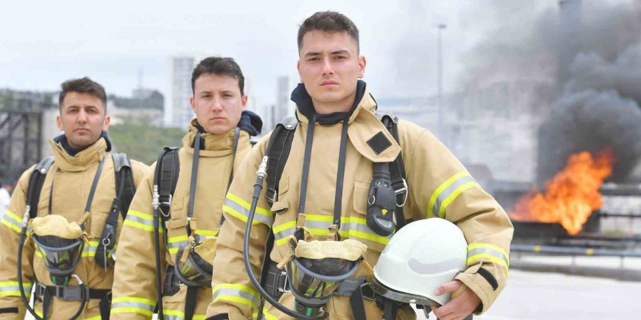 İzmir’in genç itfaiyecileri sıkı eğitimlerle göreve hazırlanıyor
