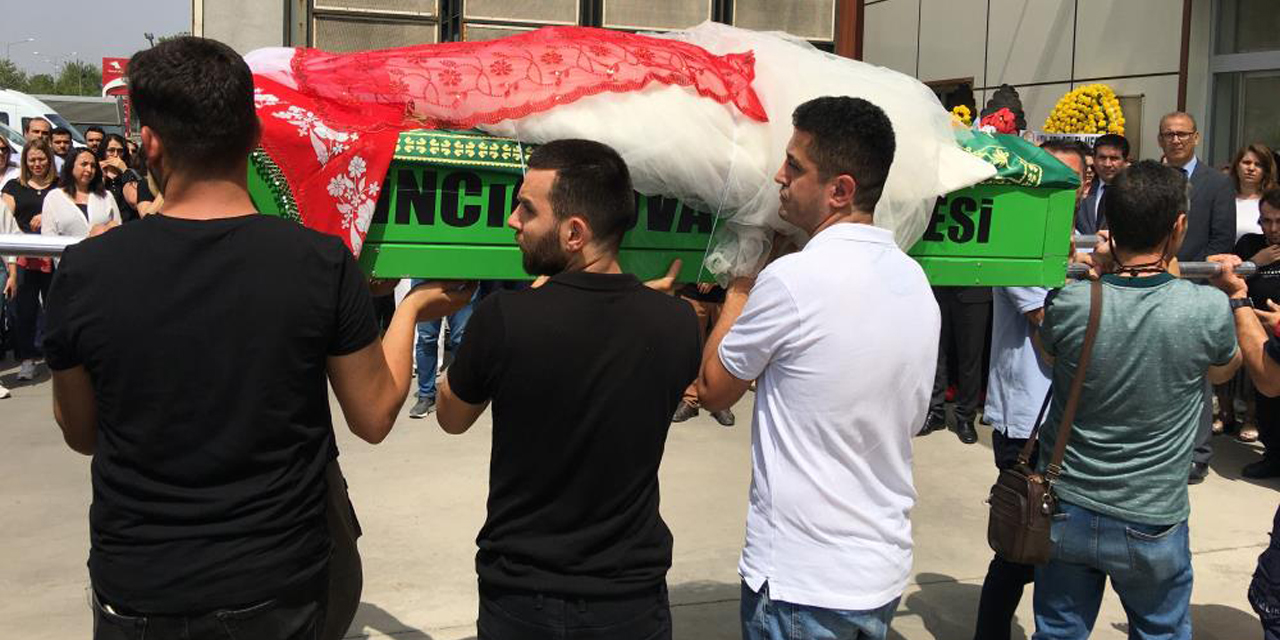 Tabutuna örtülen gelinlik ile  son yolculuğuna uğurlandı