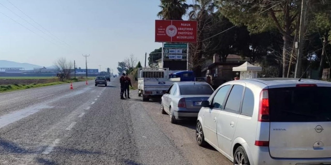 Durdurulan minibüste 16 düzensiz göçmen yakalandı