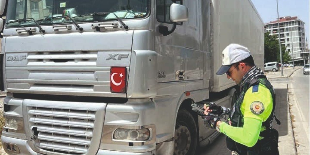 Denizli’de şehir içinde aykırı park eden araçlara ceza yazıldı