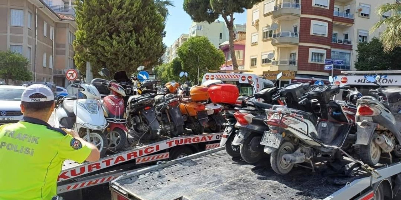 Söke’de trafik ekiplerinden motosikletlere sıkı denetim