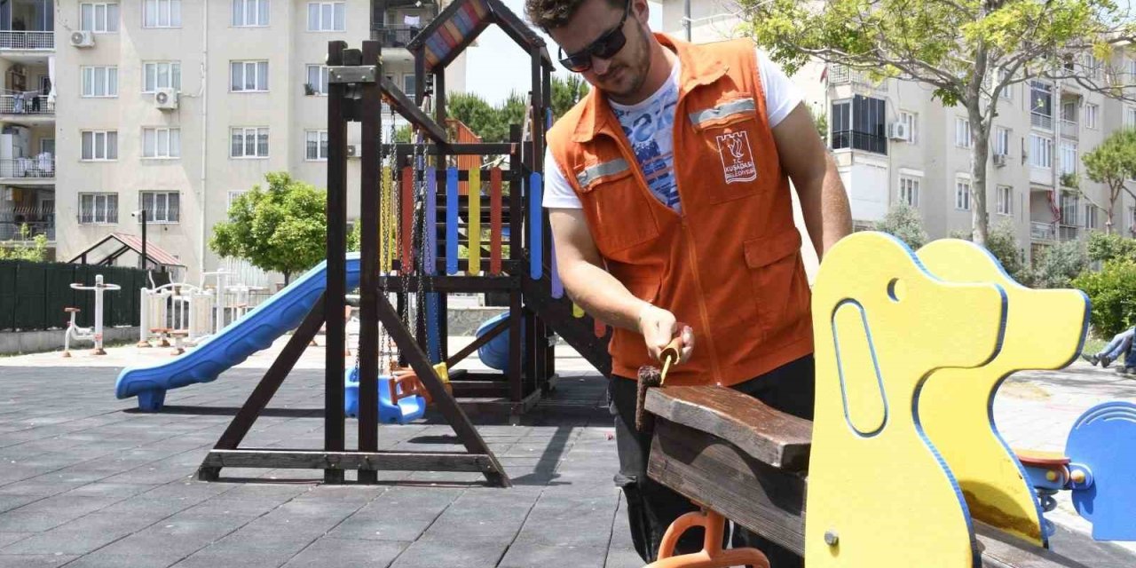 Kuşadalı çocuklar için parklar yenilendi