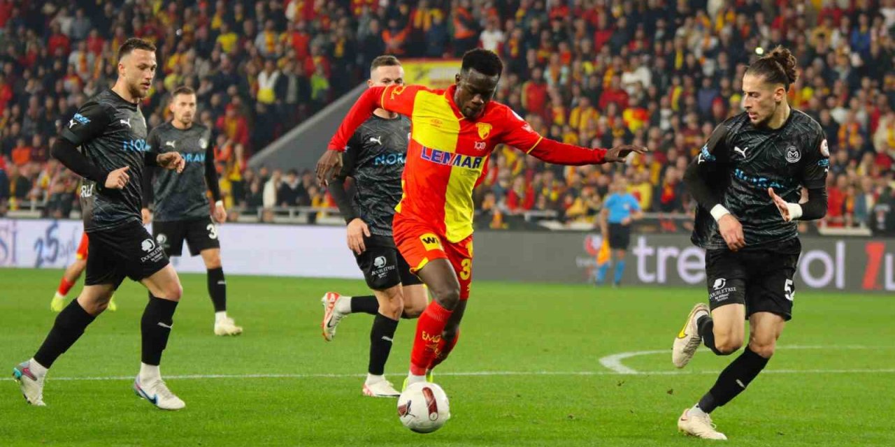 Göztepe, Anthony Dennis’in sözleşmesini uzattı