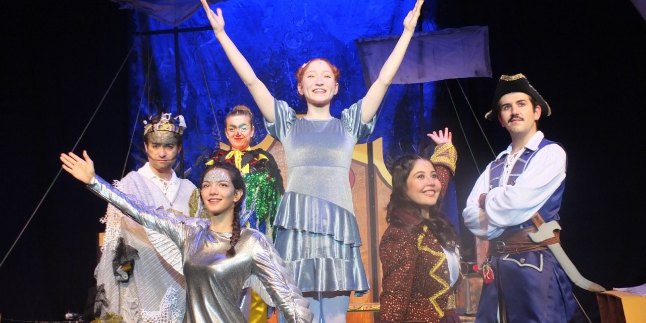 Sihirli Gemi isimli tiyatro oyunu, veda ediyor