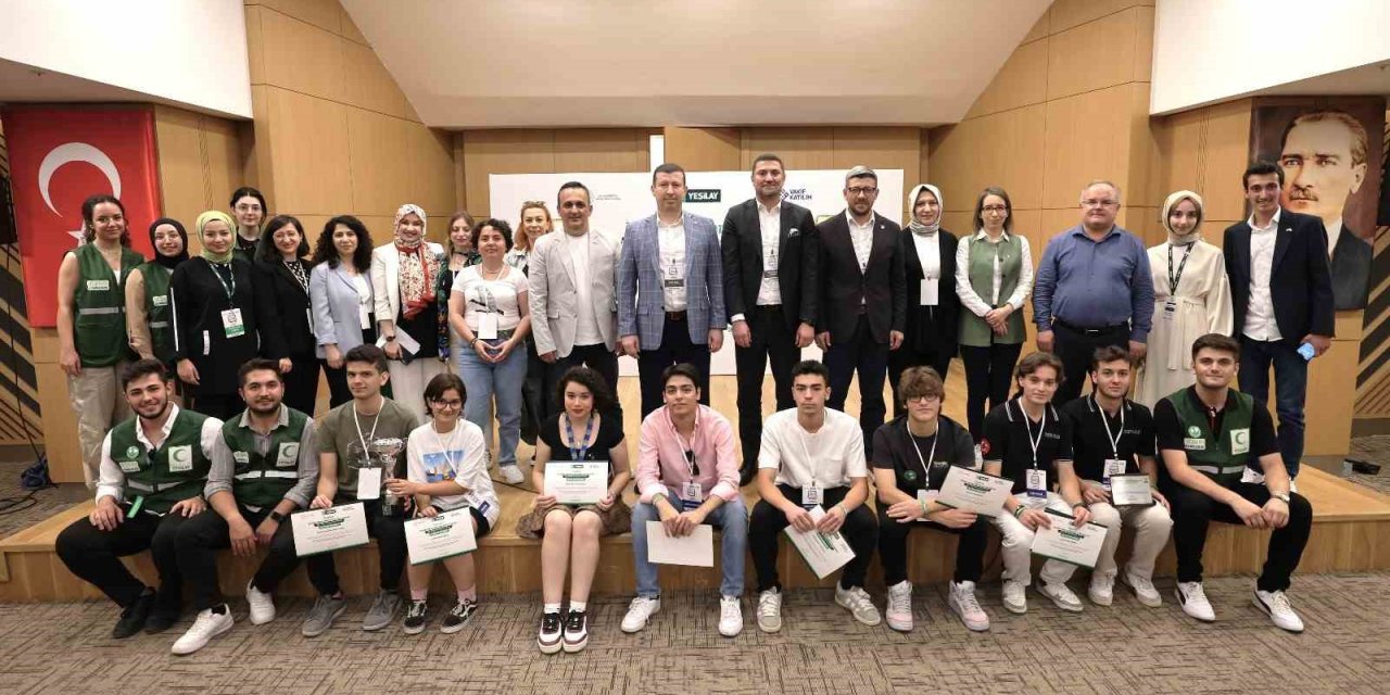 DOSTEK Koleji münazara turnuvasında finale kaldı