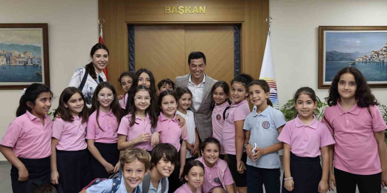 Minik öğrenciler Başkan Ünlü’yü soru yağmuruna tuttu