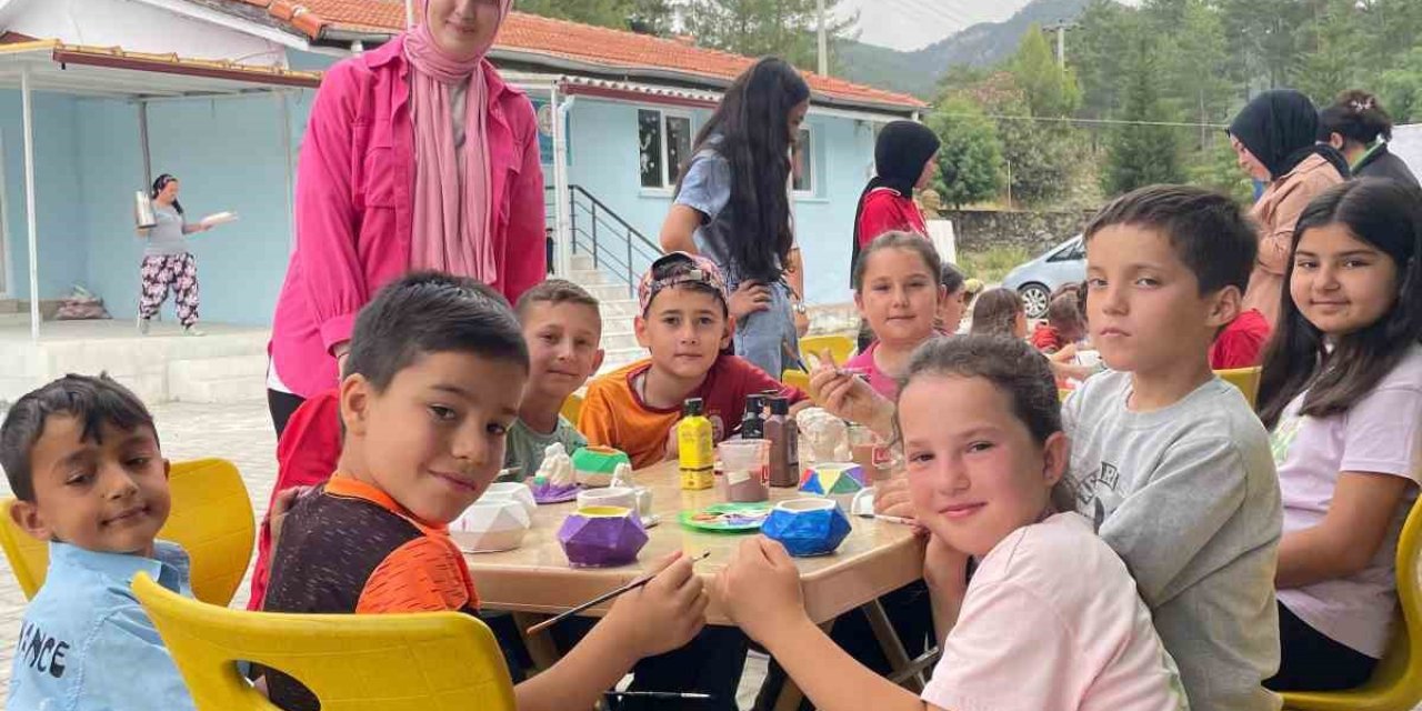 Muğla’da gönüllü gençlerden geleneksel çocuk oyunları etkinliği