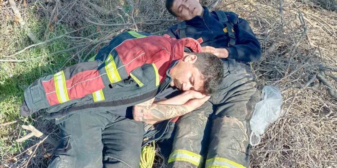 Ateş savaşçılarının yangından sonraki molası yürekleri ısıttı