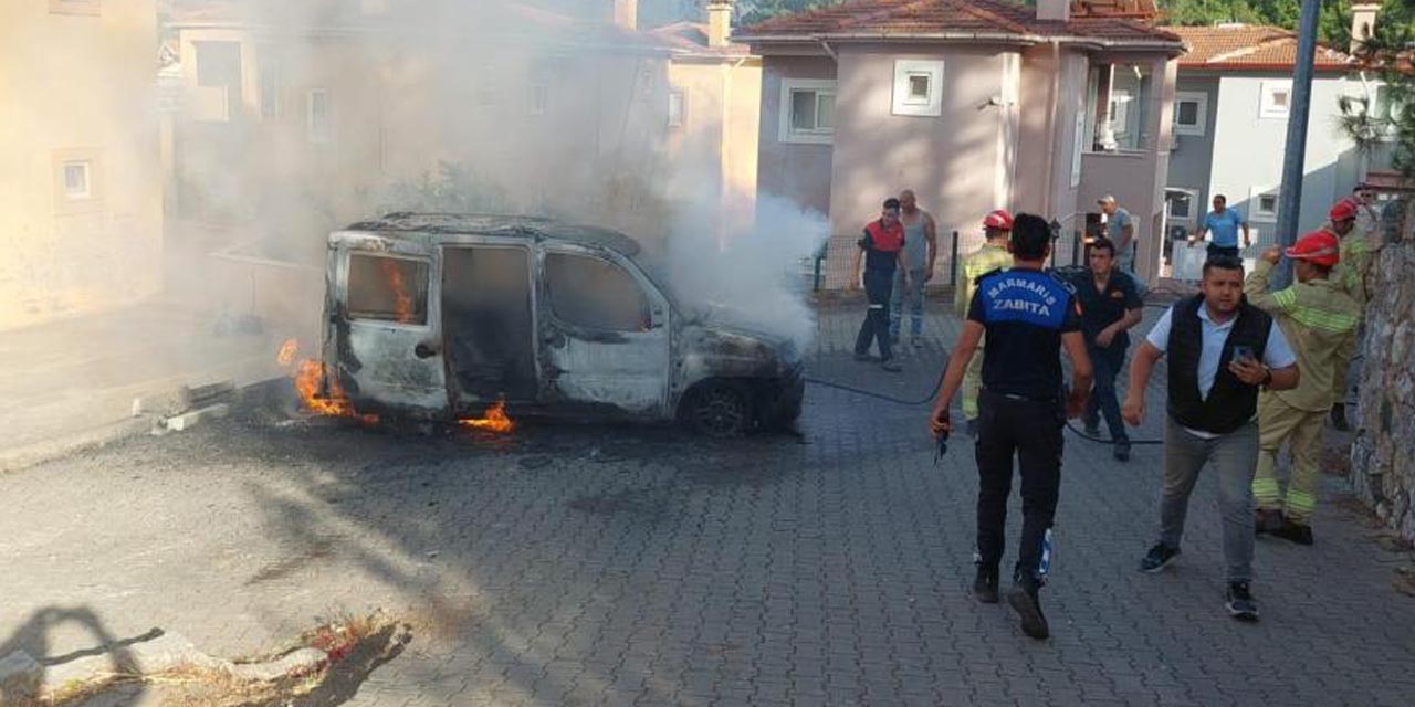 Kendi araçlarını ve evini ateşe verdi