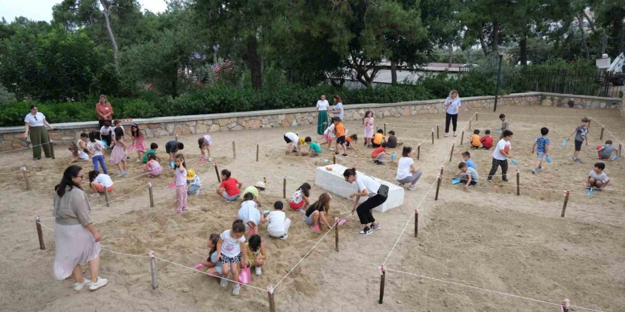 Minik arkeologlar iş başında