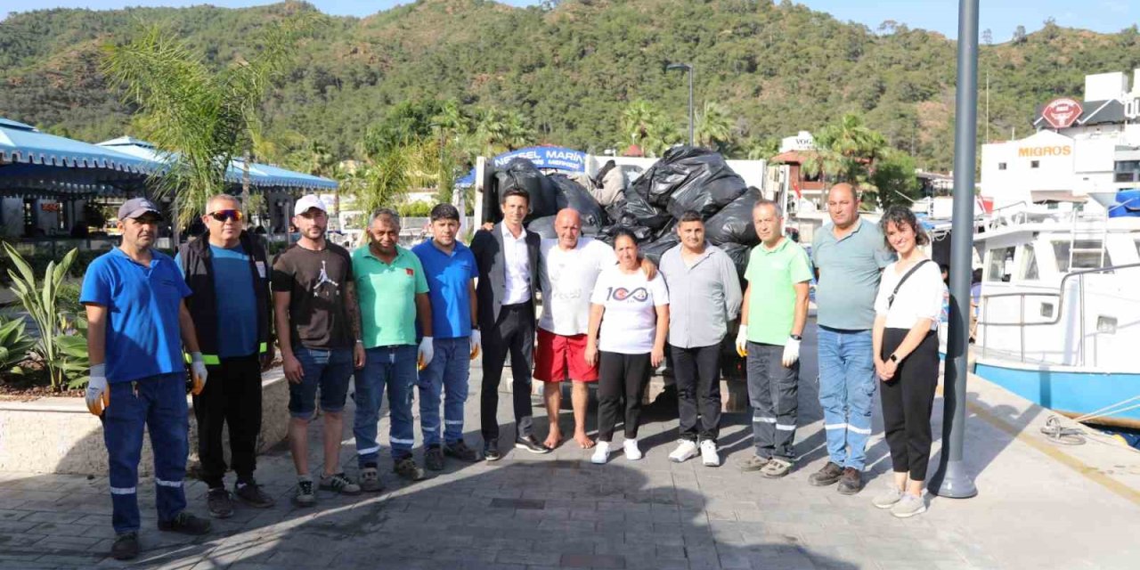 Marmaris’in çöp avcıları 150 torba atık topladı
