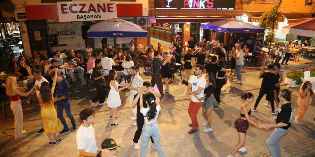 Ata Meydanı dans gösterileri ile renklendi