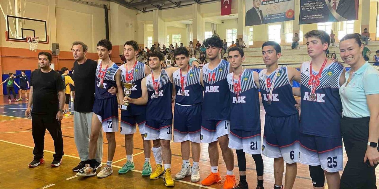 Özel Başak Koleji basketbolda Aydın ikincisi oldu