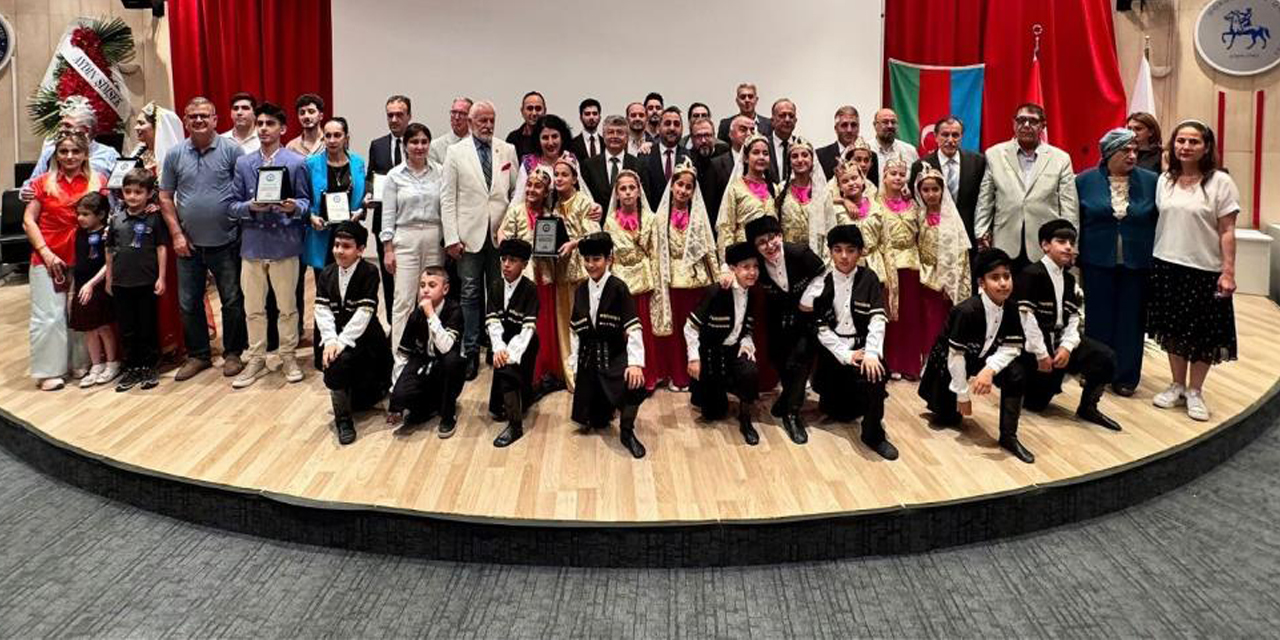 Azerbaycan’ın bağımsızlığının 106. yıldönümü İzmir’de kutlandı