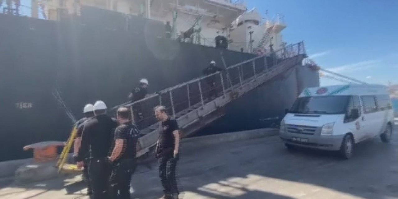İzmir’de yük gemisine operasyon: 40 ton kaçak akaryakıt ele geçirildi