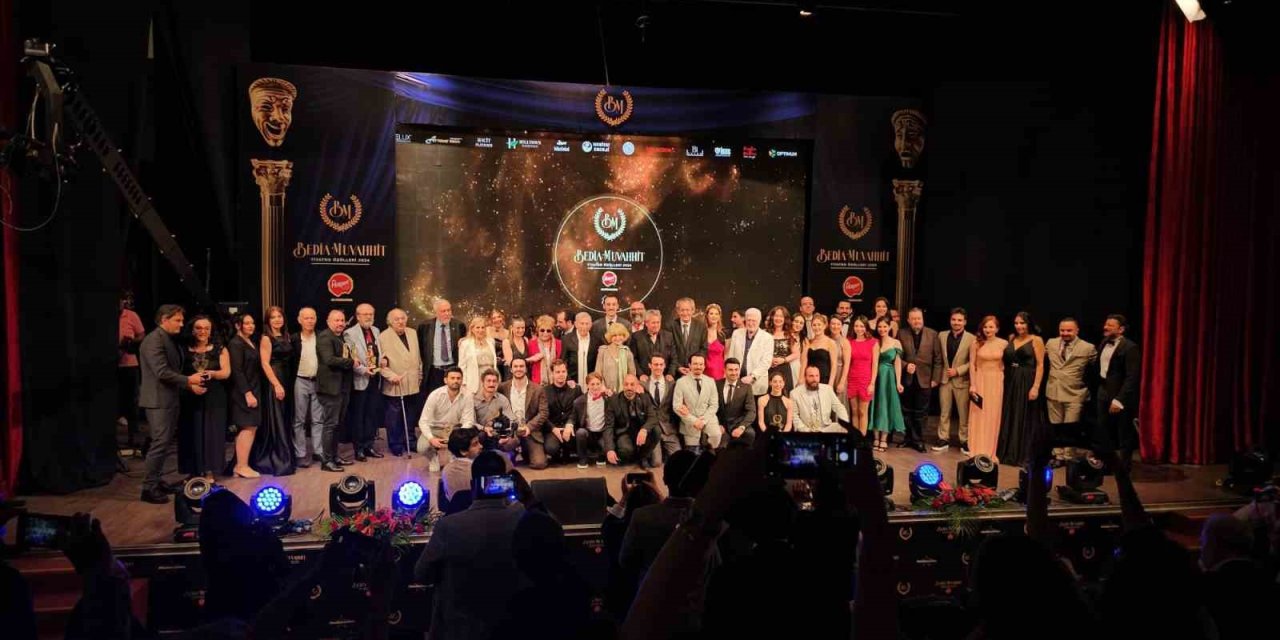 Bedia Muvahhit Tiyatro Ödülleri sahiplerini buldu