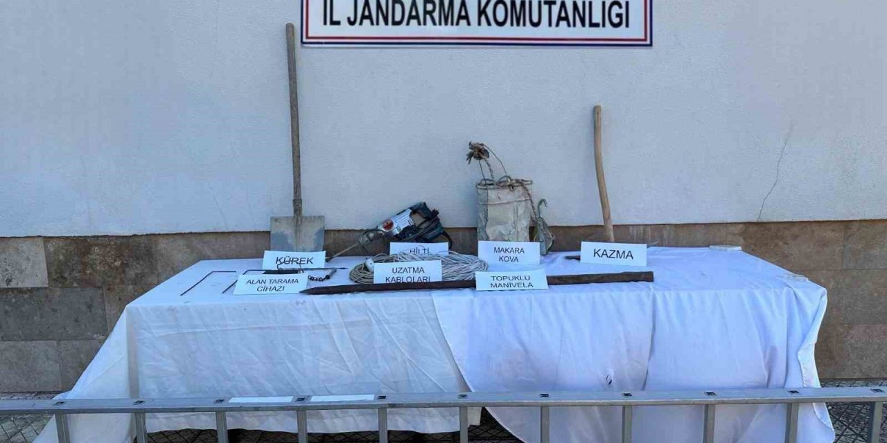 Kazdıkları çukurda yakalandılar