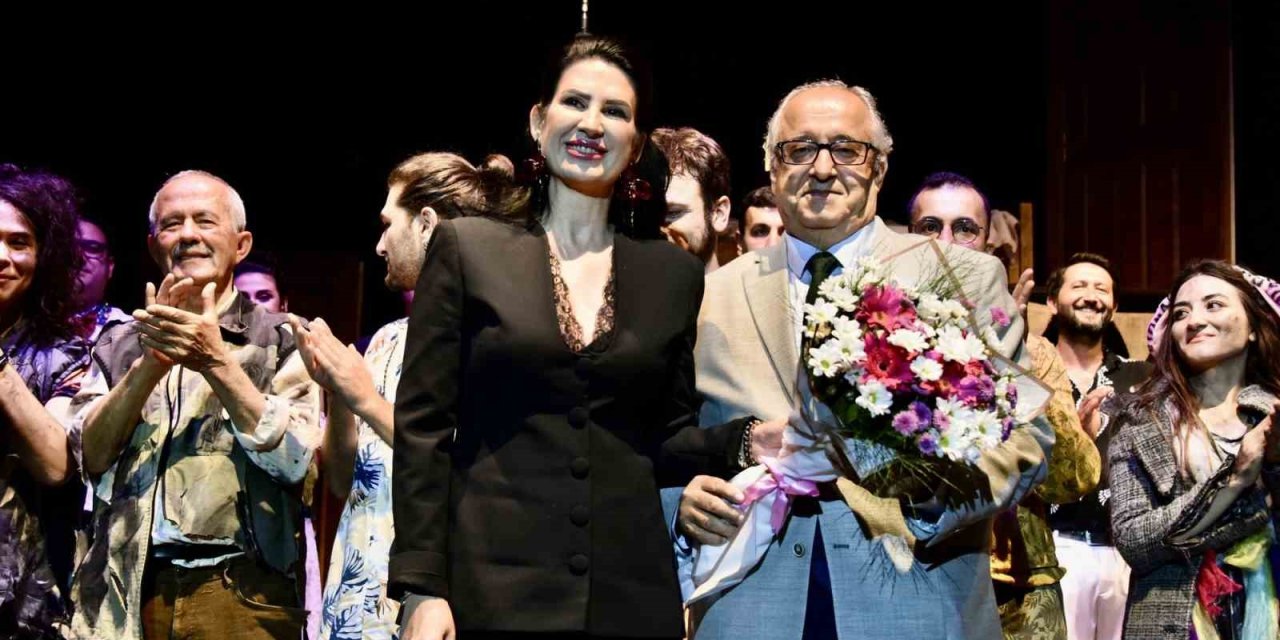 ‘5 Dakikada Ünlü’ ilk gösterimini Aliağa’da yaptı