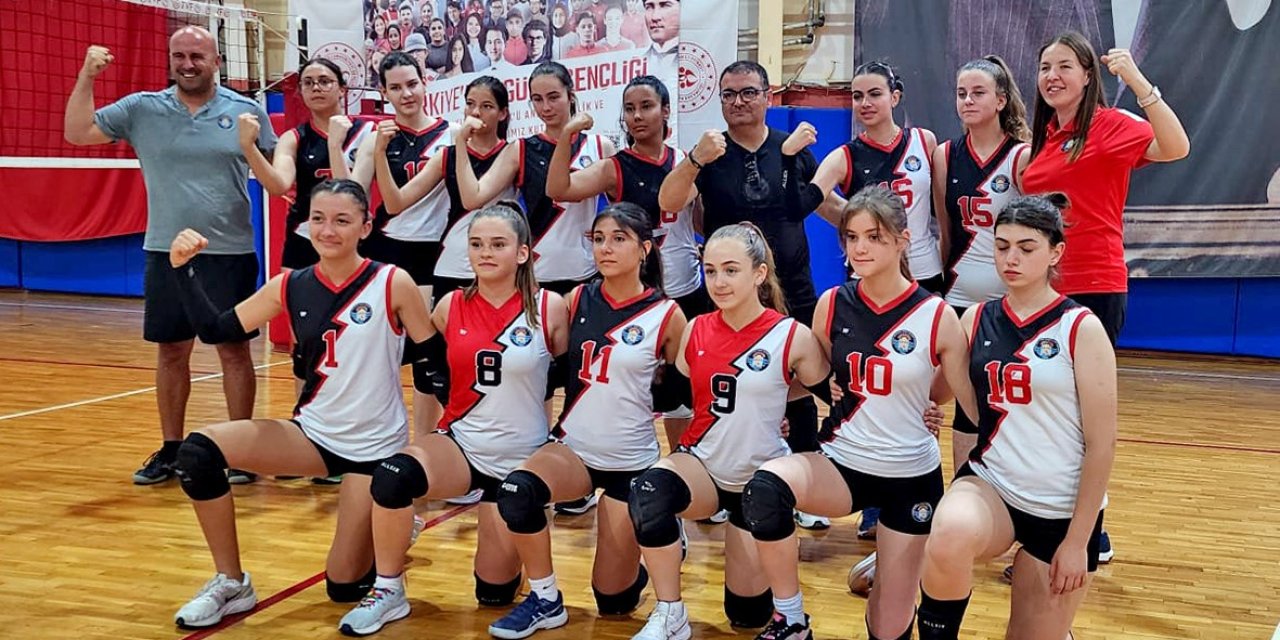 Çeşmeli ’Filenin Sultanları’ şampiyonluk yolunda ilerliyor