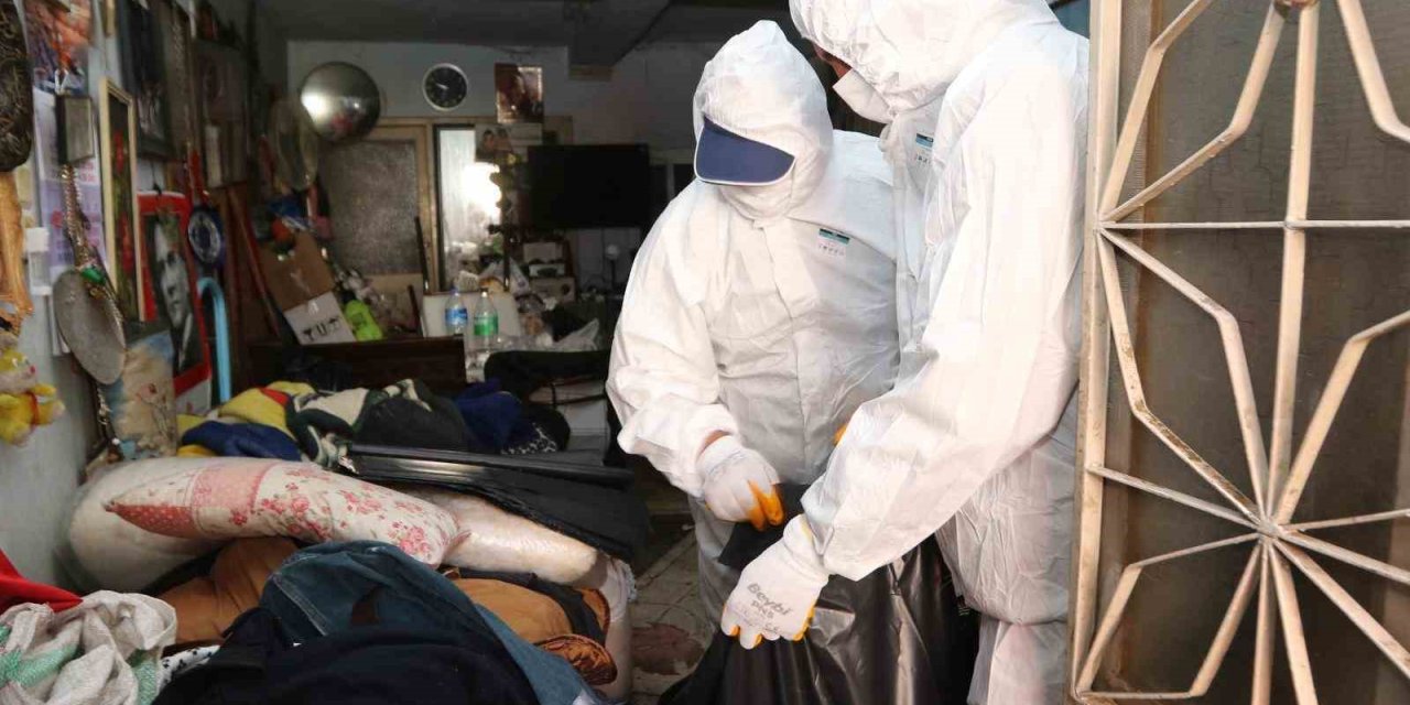 Bayraklı Belediyesinden çöp ev operasyonu