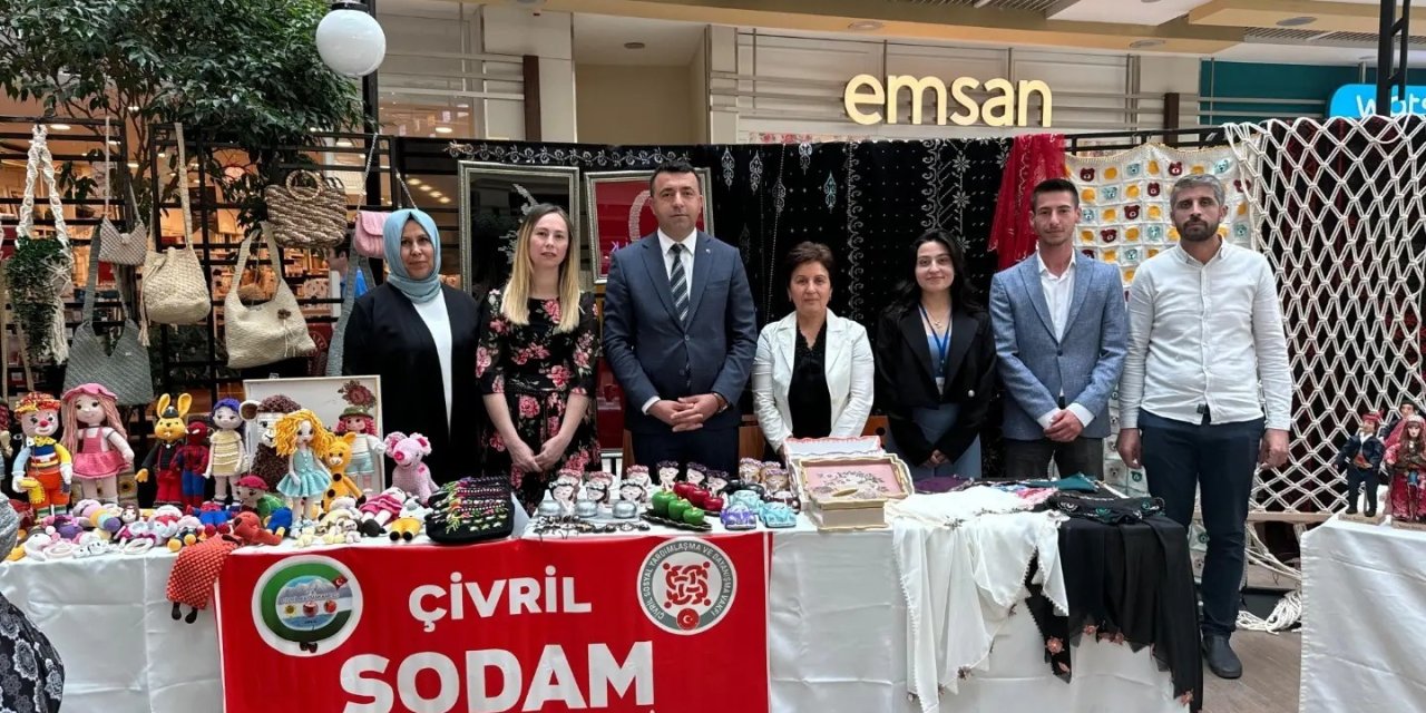 Kursiyerlerin el emeği eserleri görücüye çıktı