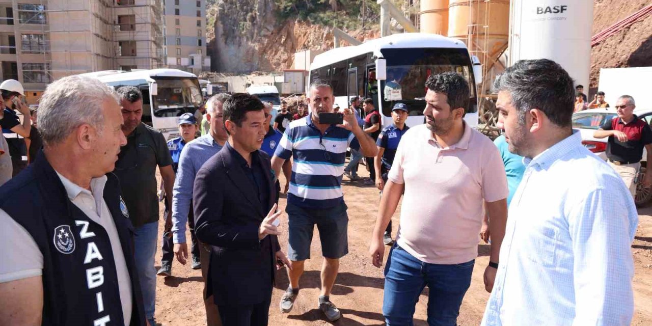 Marmaris Belediye Başkanı Ünlü, tepkilerin odağındaki Sinpaş’ın inşaatını denetledi