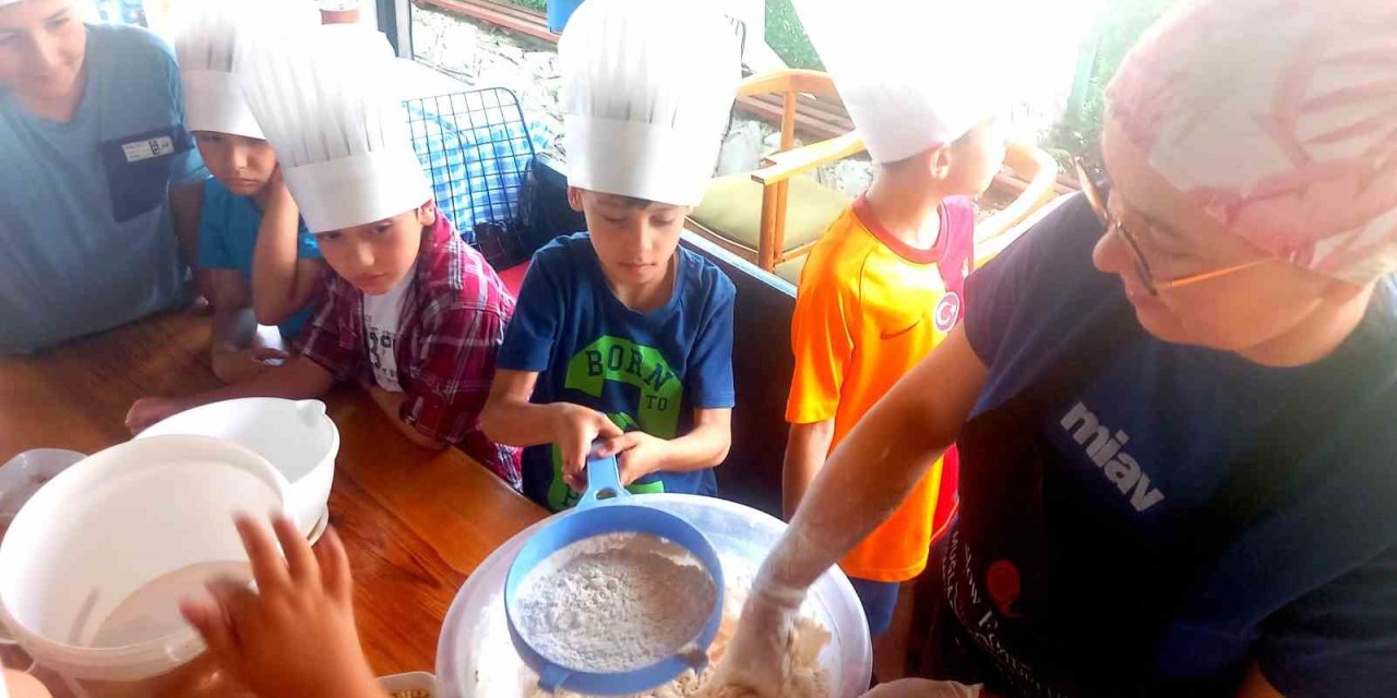 Muğla’da minik şefler kurabiye eğitimi aldı