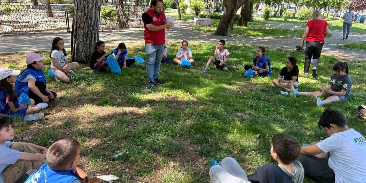 Muğla’da çocuklar doğada kitap okuyarak farkındalık oluşturdu