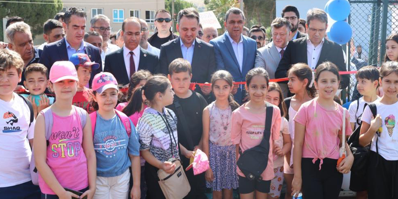 FIFA standartlarındaki futbol sahası törenle açıldı