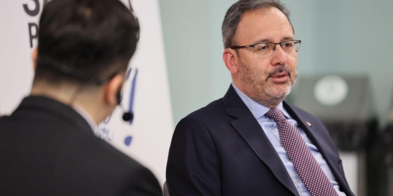 Kasapoğlu, gençlerin sorularını yanıtladı