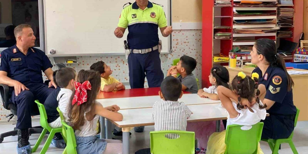Didim’de 62 öğrenci “trafik dedektifi” oldu