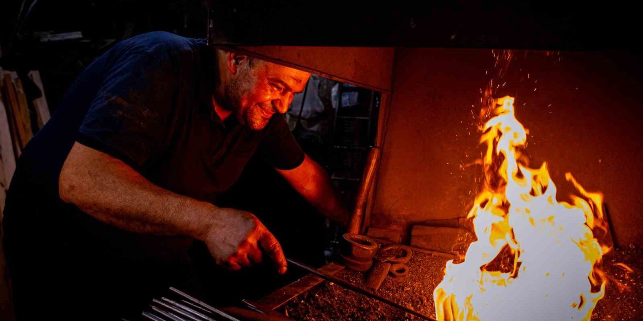 İzmir’in asırlık demircisi teknolojiye ayak uydurdu, dünyaya açıldı