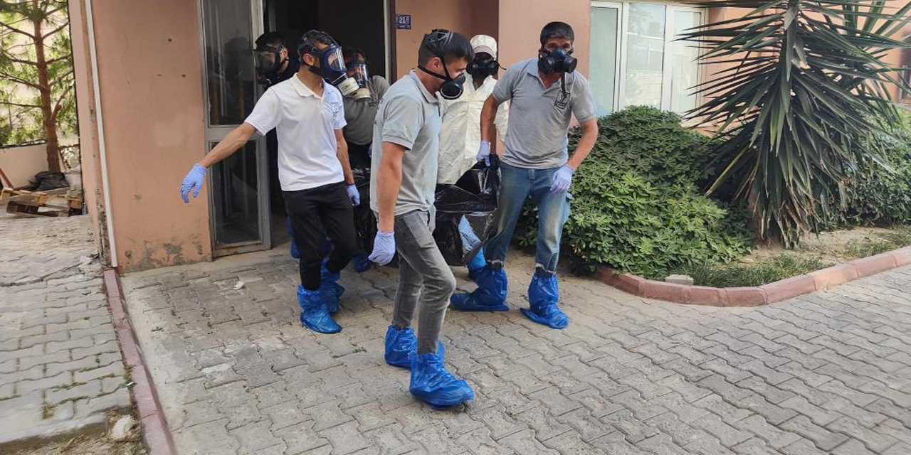 Apartman dairesinden çevreye yayılan kötü koku acı gerçeği ortaya çıkardı